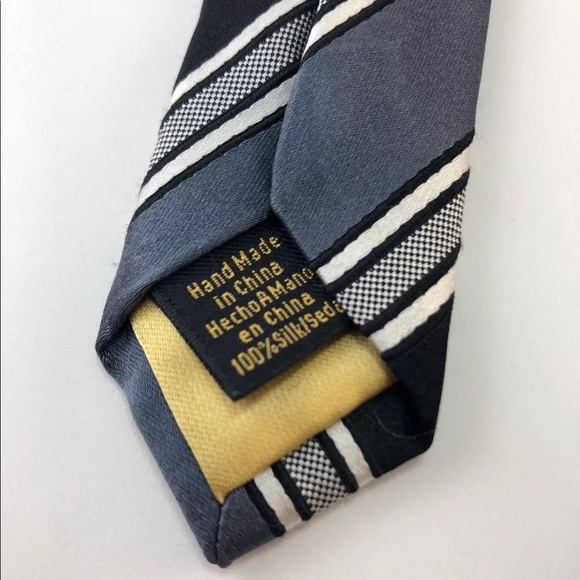 DONALD J TRUMP SIGNATURE COLLECTION NeckTie - Picture 4 of 8